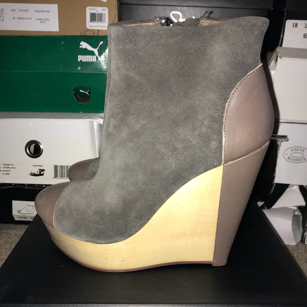 MESSECA brand boots Size 8.5